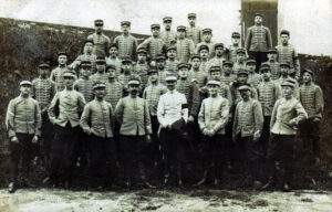Le 5e (?) escadron du 2e Régiment de Hussards en 1908 à Senlis
