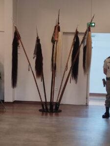 Les fanions du chef de corps et des unités du 2e Régiment de Hussards